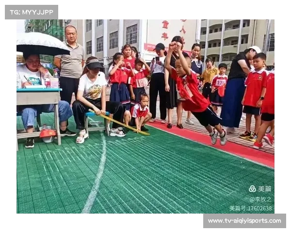 会同县一完小裁判员一丝不苟记录：赛场外身影同样值得点赞